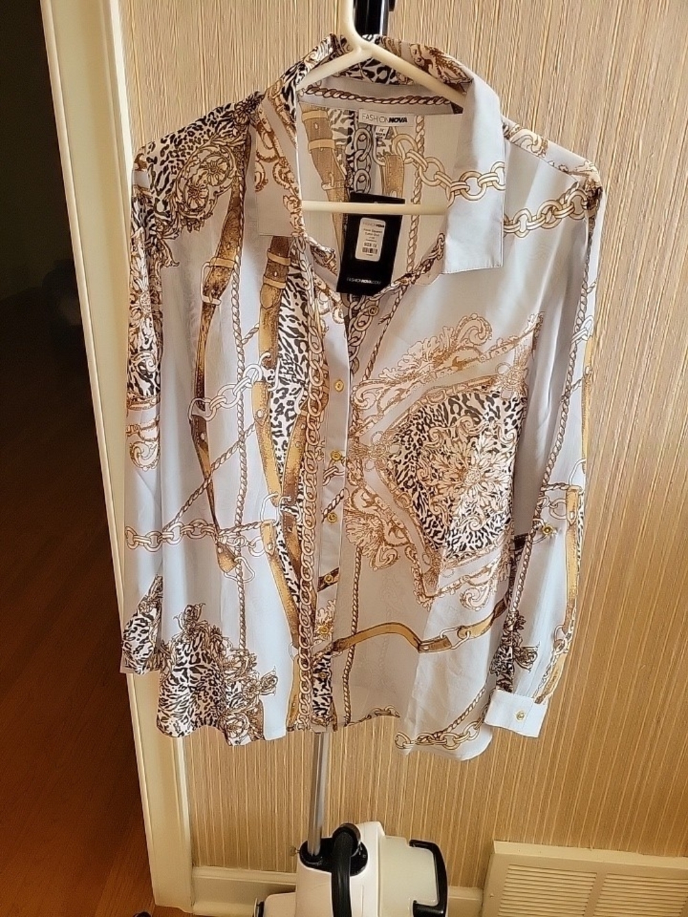 Fashion Nova Women's Pale Blue & Gold Chain-Print Blouse NWT 1X